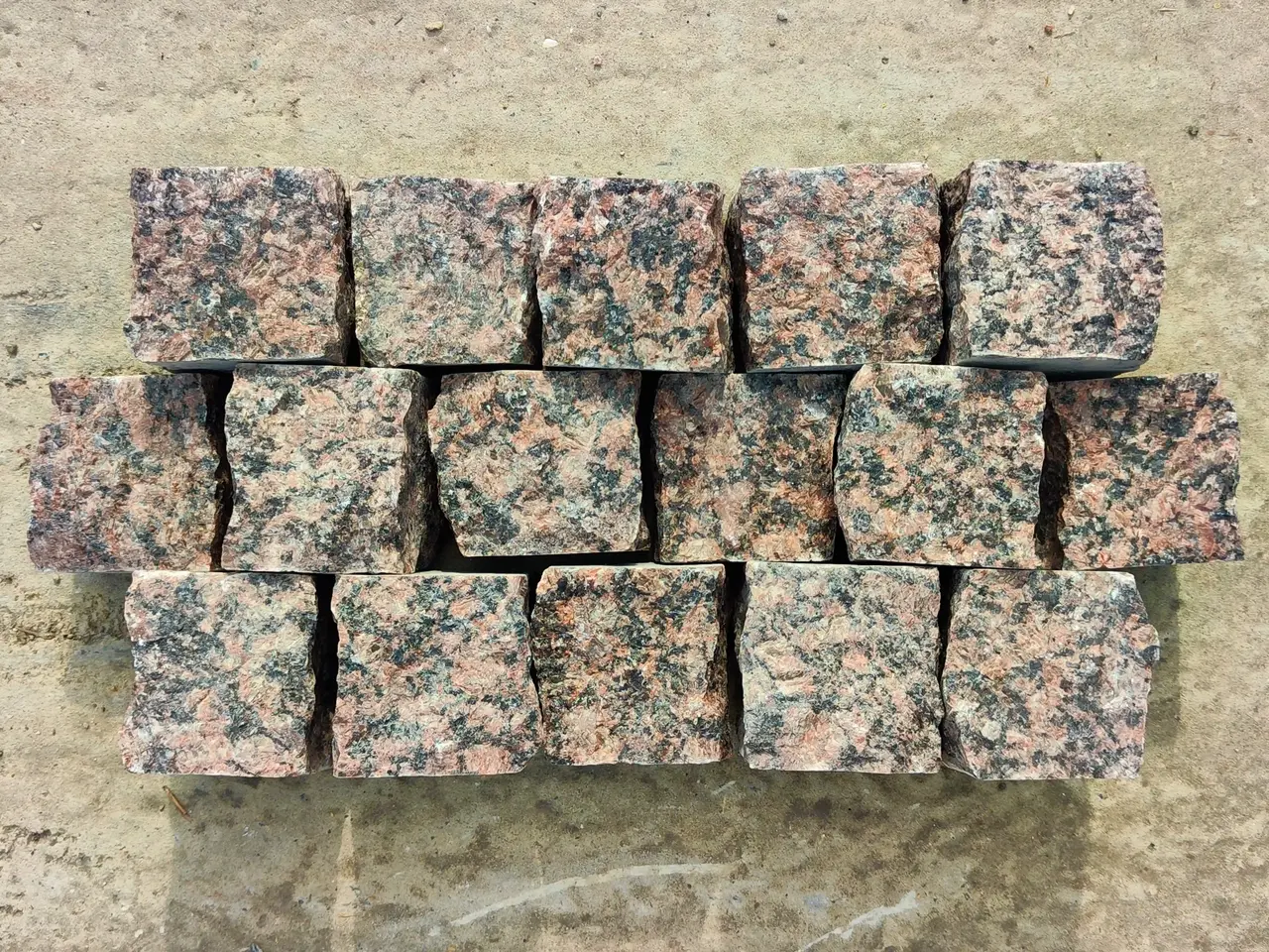 Брусчатка КРАСНОГОРСКАЯ колотая 100x100x70 мм, код 25608