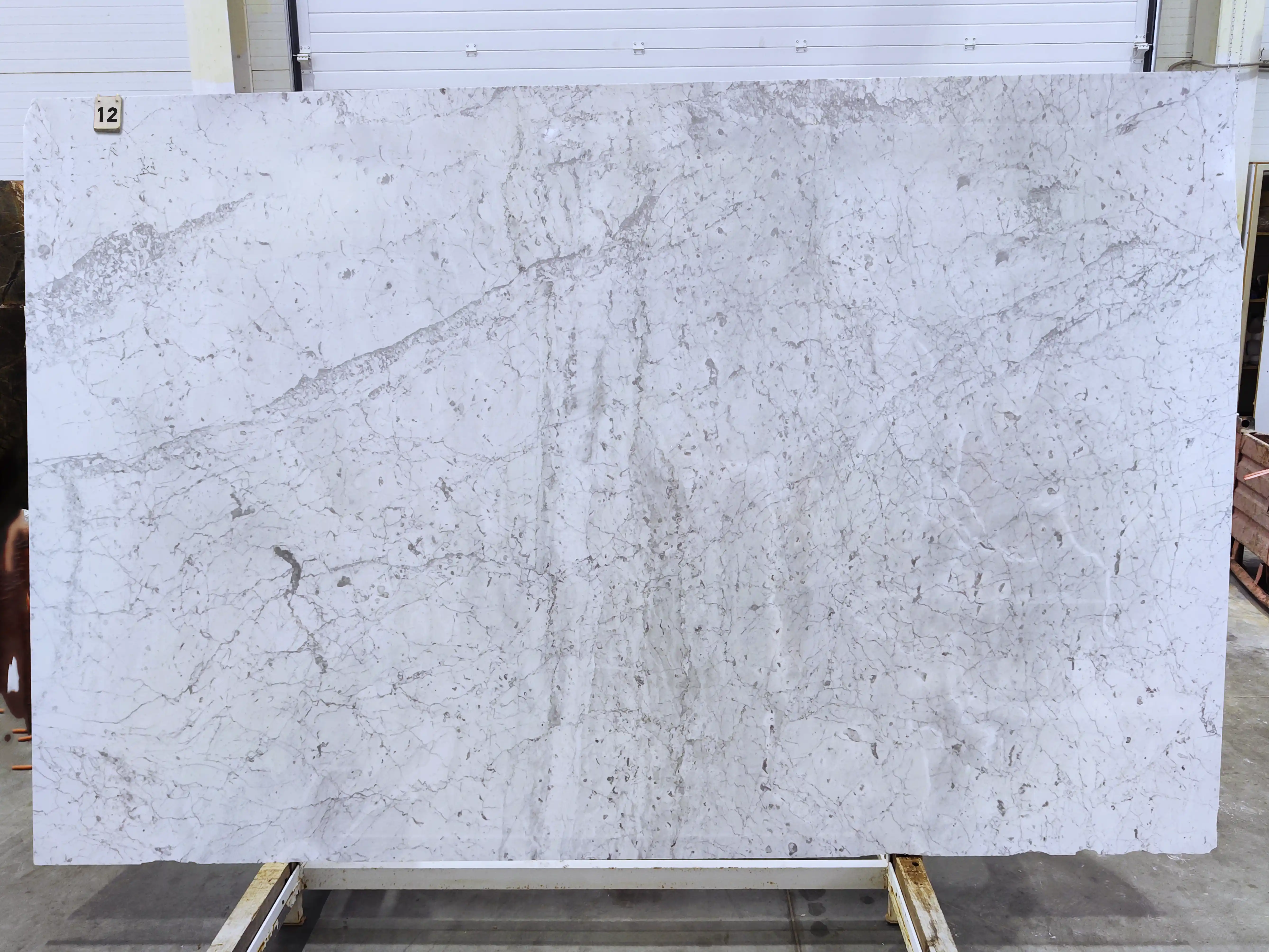 Слэб из мрамора BIANCO CARRARA С полированный 2990x1900x20 мм, код 28742