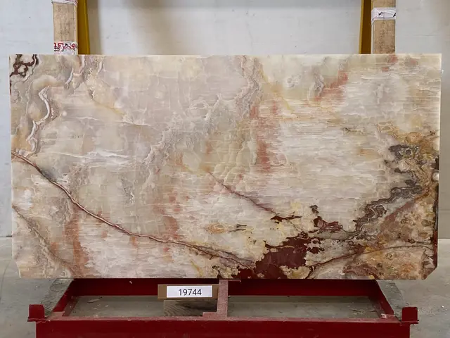 Слэб из оникса ONICE VIOLA полированный 2000x1050x20 мм, код 19744