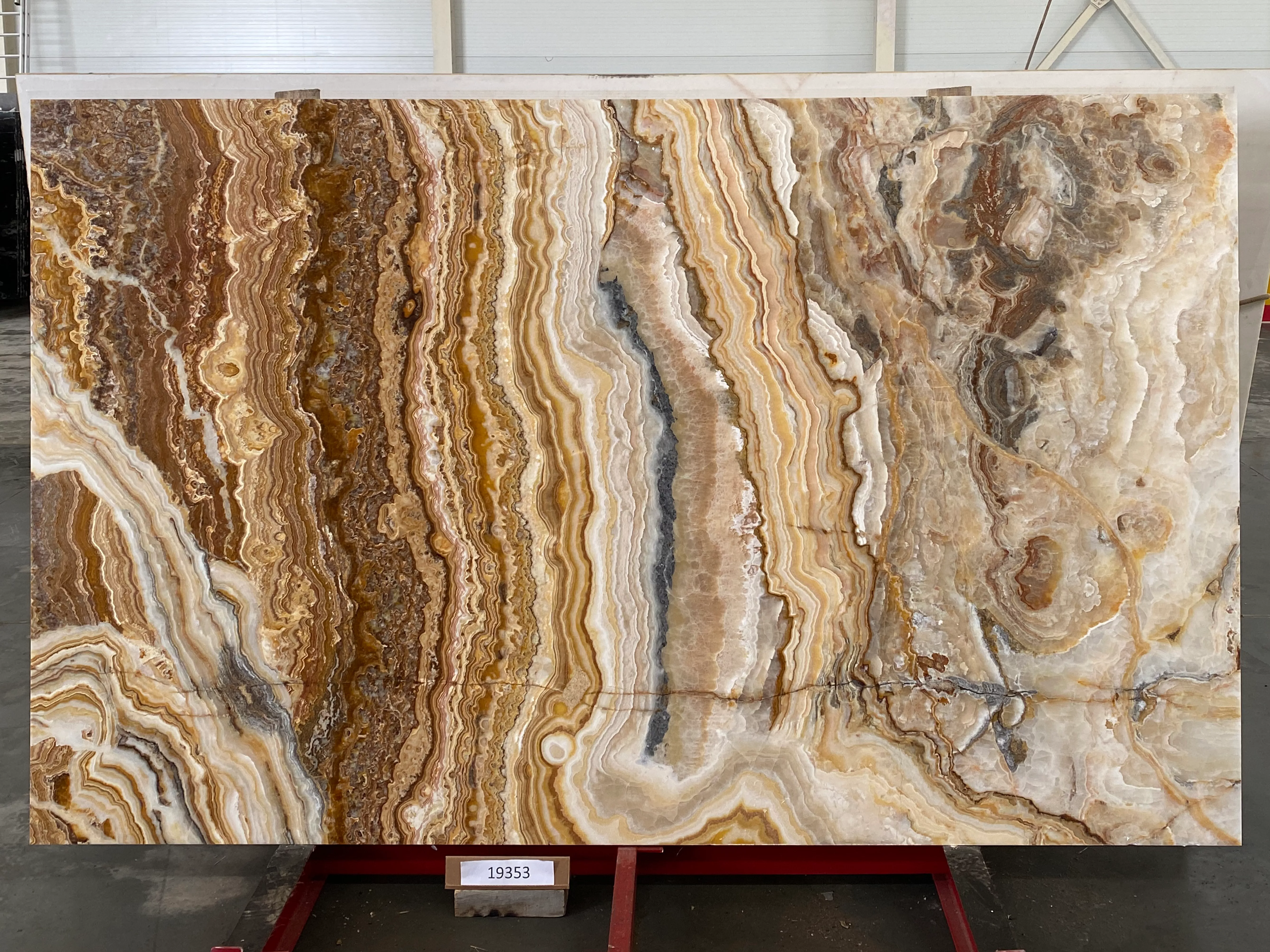 Слэб из оникса ONICE ROMANTIC BROWN полированный 2730x1680x20 мм, код 19353