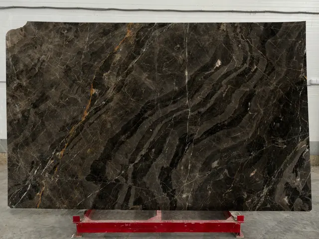 Слэб из мрамора SAINT PELAGIA полированный 3010x1860x20 мм, код 24512