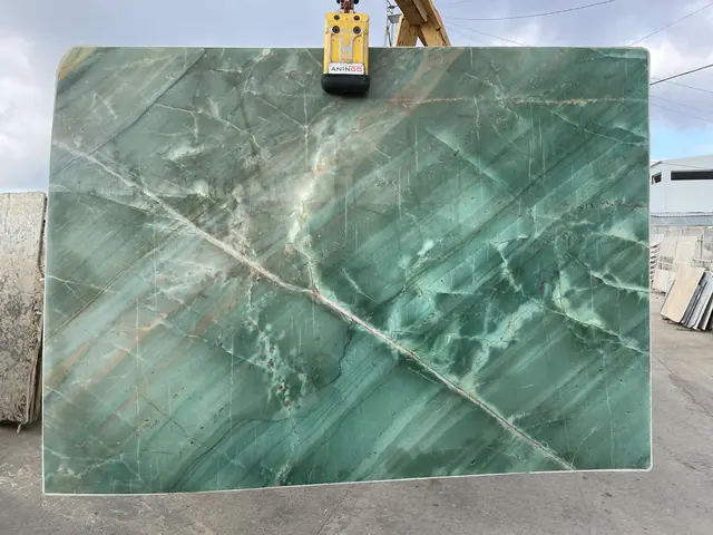 Слэб из кварцита DA VINCI полированный 2670x1870x20 мм, код 16046