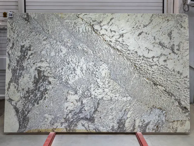 Слэб из гранита REAL BLANСO полированный 3210x2070x20 мм, код 28497