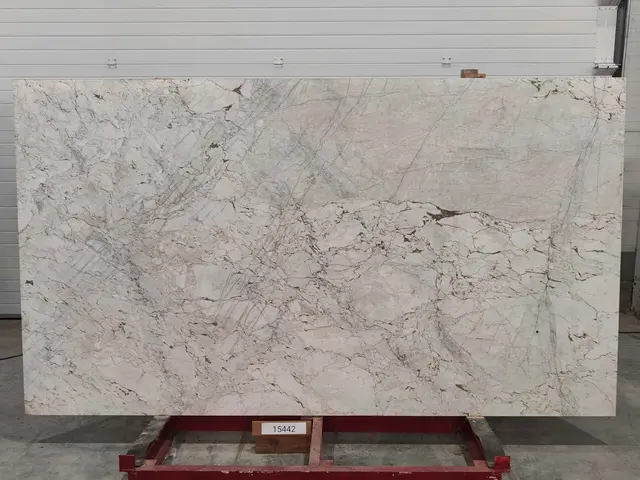 Слэб из мрамора CALACATTA CREMO полированный 2850x1600x20 мм, код 15442