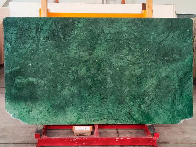 Слэб из мрамора INDIAN GREEN полированный 2600x1480x20 мм, код 16942