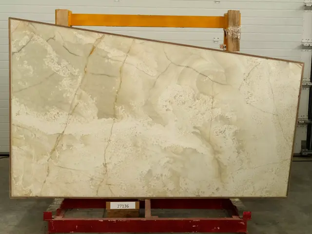 Слэб из оникса ONYX CHAMPAGNE полированный 2250x1120x20 мм, код 27136