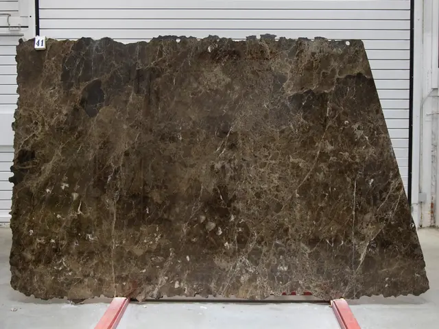 Слэб из мрамора EMPERADOR DARK полированный 2450x1720x20 мм, код 25800