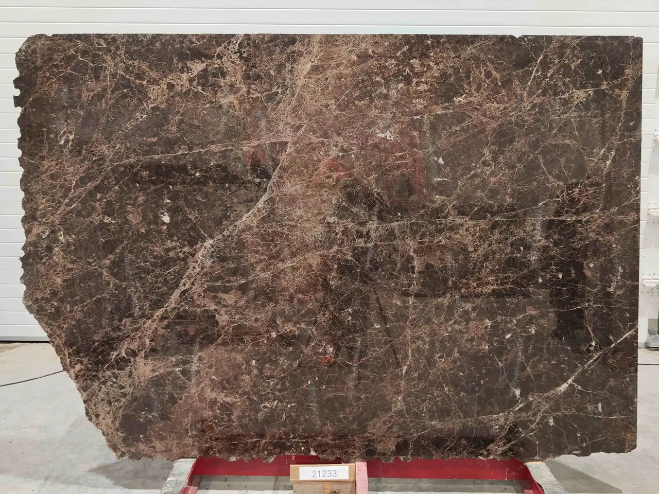 Слэб из мрамора EMPERADOR DARK полированный 2300x1780x30 мм, код 21233