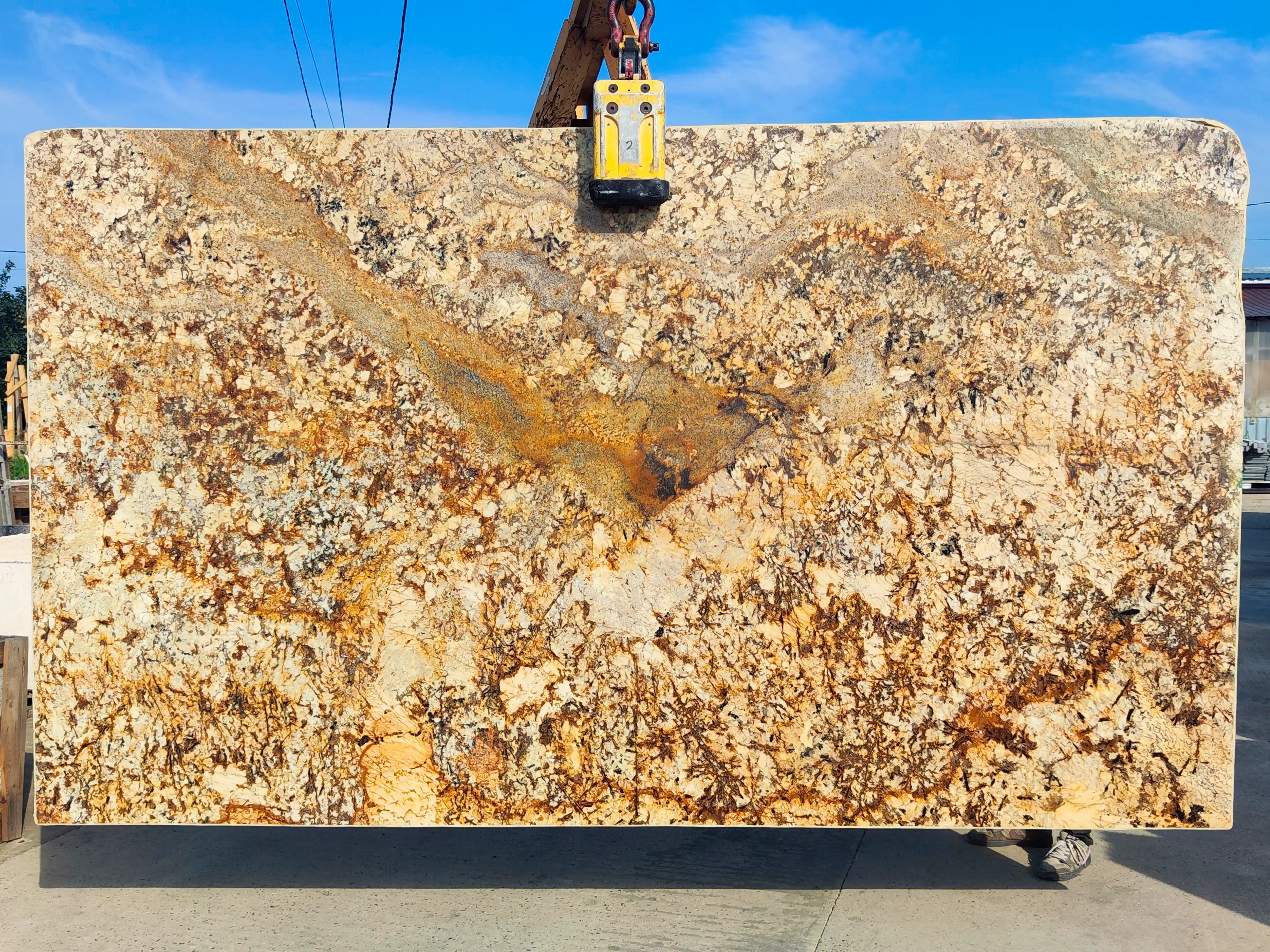 Слэб из гранита DELICATUS GOLD полированный 3300x1920x20 мм, код 12609