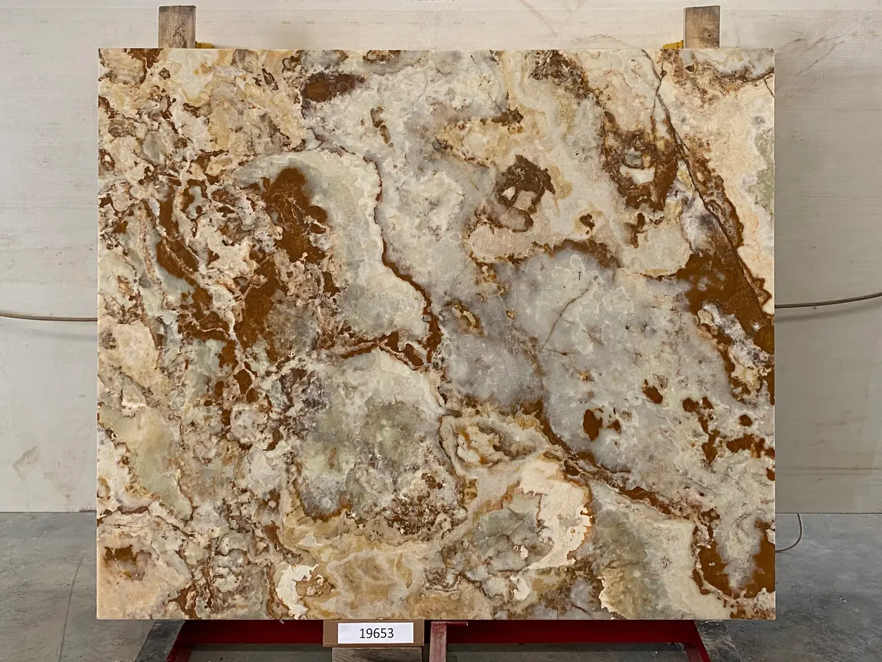 Слэб из оникса VERDE полированный 1900x1600x20 мм, код 19653