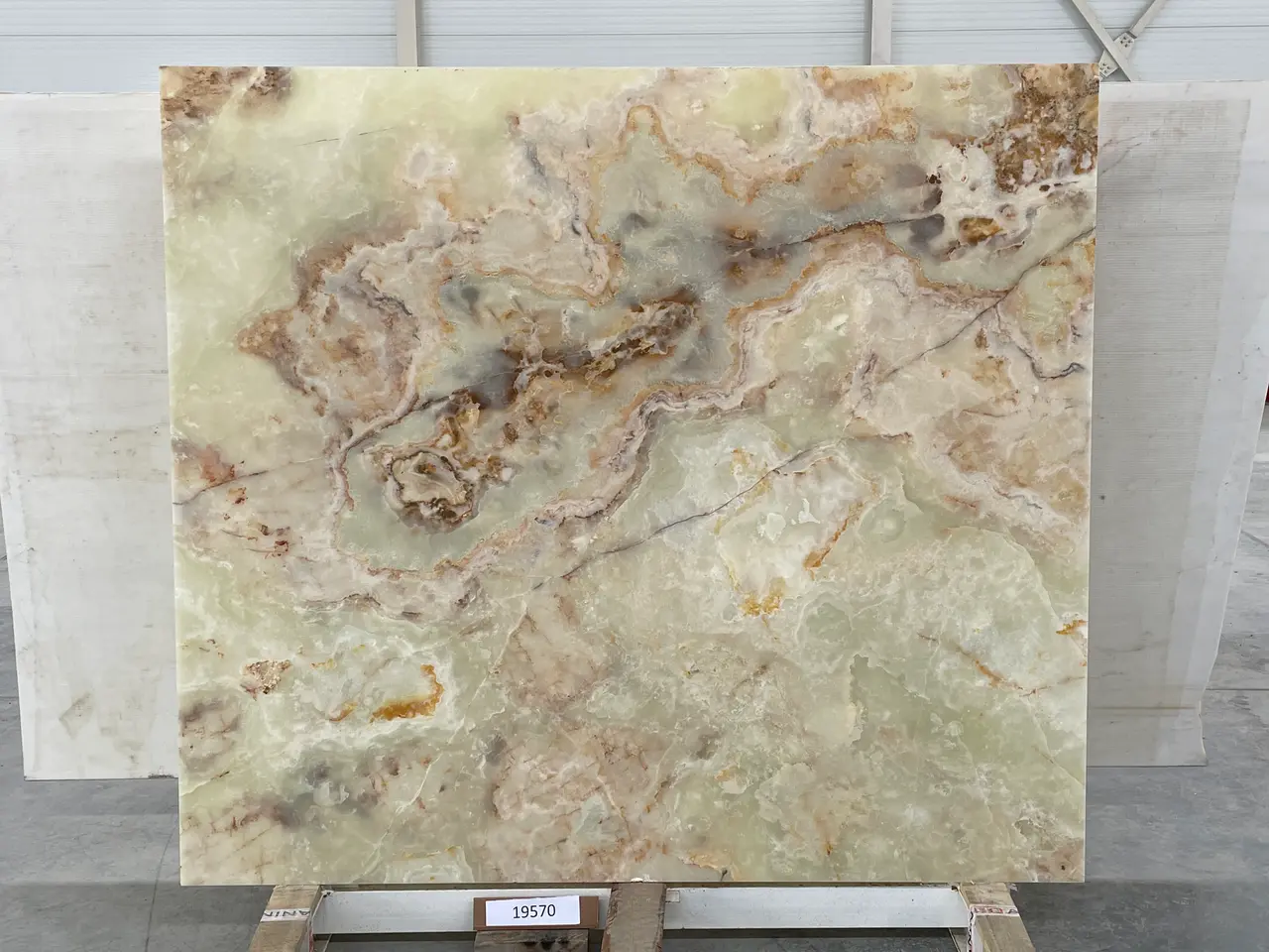 Слэб из оникса ONICE WHITE FLORENCE полированный 2020x1800x20 мм, код 19570