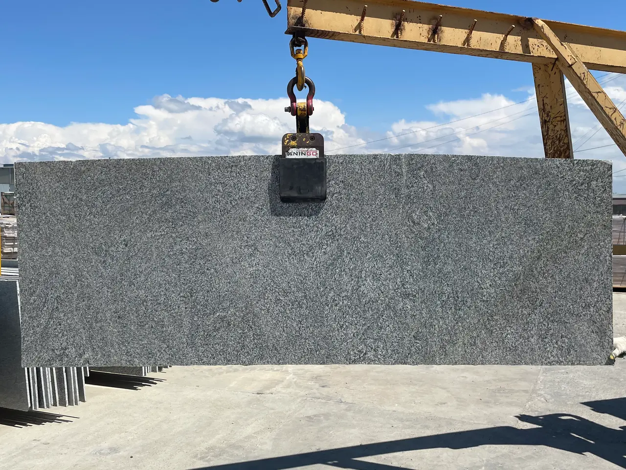 Полоса из гранита KUPPAM GREEN полированный 2600x920x20 мм, код 20859