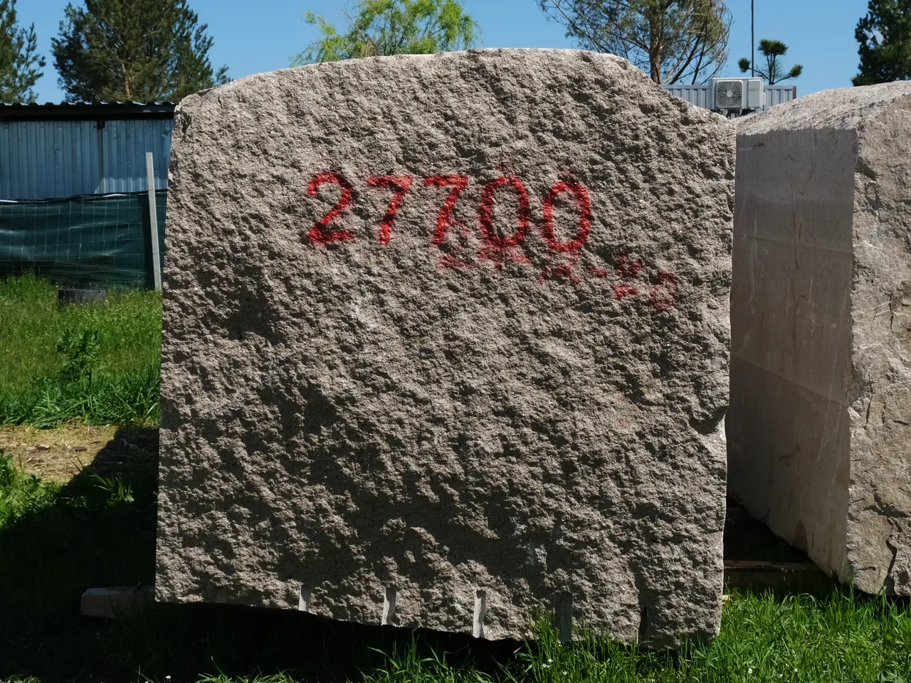 Гранит Блок из гранита ТОМИРИС || 2100x1560x1400 мм, код 27700