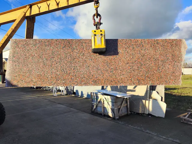 Полоса из гранита MAPLE RED 2520x680x20 мм, код 22451