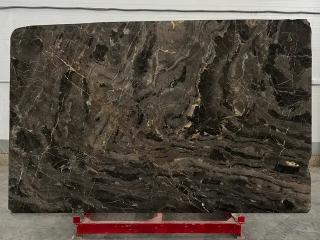 Слэб из мрамора SAINT PELAGIA полированный 2950x1850x30 мм, код 24477