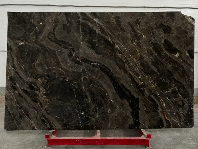 Слэб из мрамора SAINT PELAGIA полированный 3010x1860x20 мм, код 24490