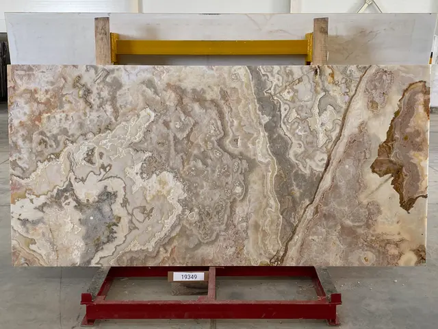 Слэб из оникса ONICE FIRE полированный 2900x1400x20 мм, код 19349