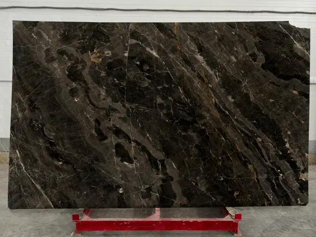 Слэб из мрамора SAINT PELAGIA полированный 3010x1860x20 мм, код 24530