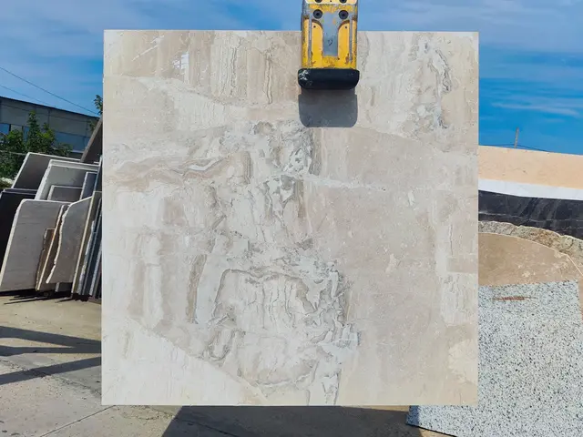 Слэб из мрамора DAINO REALE полированный 1360x1350x20 мм, код 25280