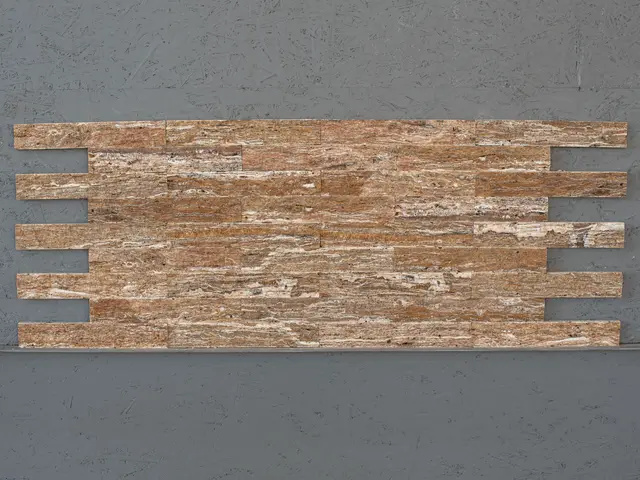 Плитка из травертина ZEBRA BROWN VEIN колотый 300x50x20 мм, код 19325