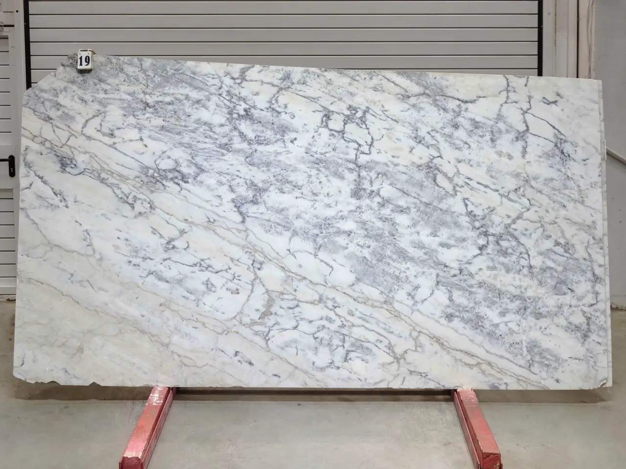 Слэб из мрамора CALACATTA OPTIMA полированный 2850x1570x20 мм, код 28140