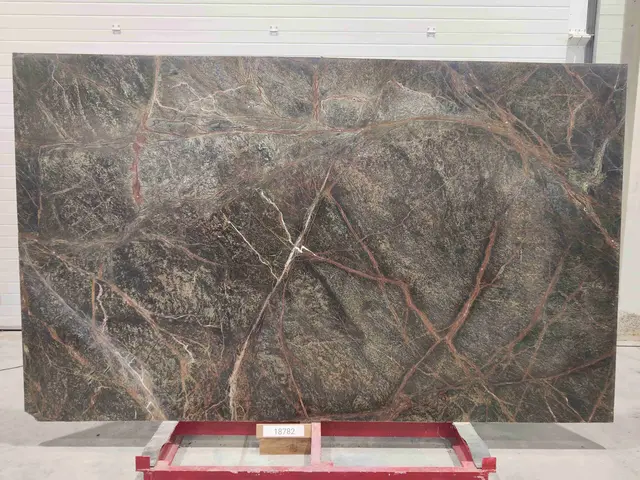 Слэб из мрамора BIDASAR GREEN полированный 3060x1840x30 мм, код 18782