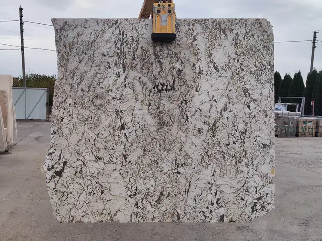 Слэб из гранита ALASKA WHITE 1950x1800x30 мм, код 25274