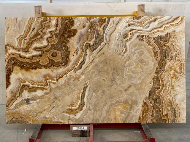 Слэб из оникса ONICE ROMANTIC BROWN полированный 2600x1550x20 мм, код 21024