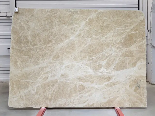 Слэб из мрамора EMPERADOR LIGHT полированный 2760x1970x20 мм, код 25777