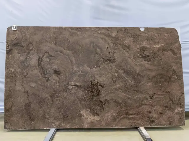 Слэб из мрамора MYSTIC BROWN полированный 3070x1680x20 мм, код 26923