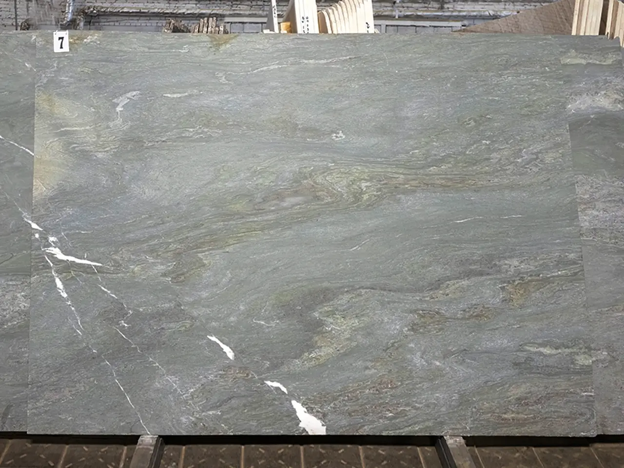 Слэб из мрамора GREEN VELVET антик 2000x1600x30 мм, код 27617