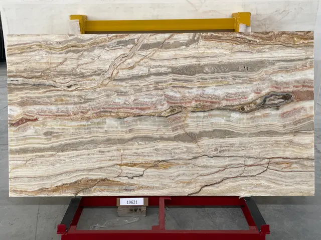 Слэб из оникса ONICE GOLDEN WAVE полированный 2740x1450x20 мм, код 19621