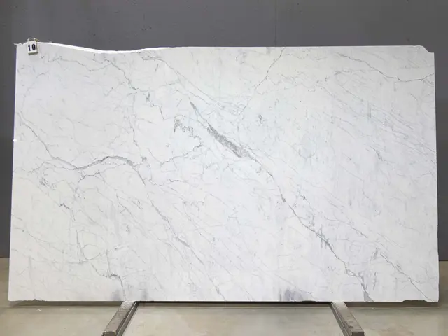 Слэб из мрамора STATUARIETTO PREMIUM полированный 3050x1800x20 мм, код 26212