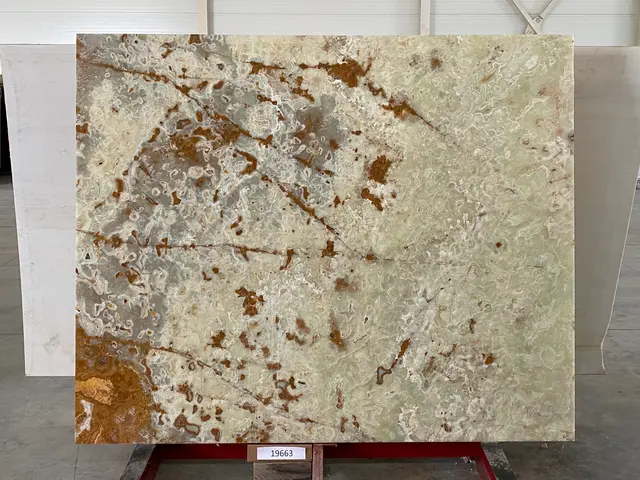 Слэб из оникса VERDE полированный 2200x1800x20 мм, код 19663