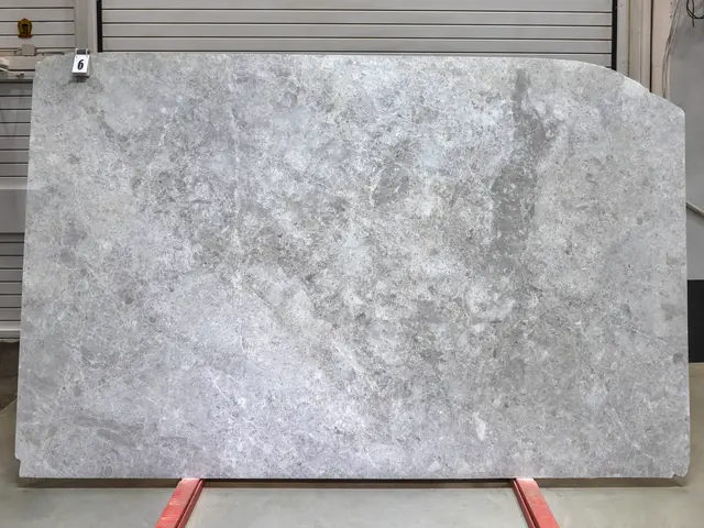 Слэб из мрамора TUNDRA GREY полированный 2820x1800x30 мм, код 28736