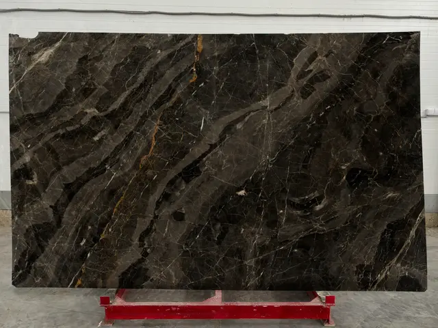 Слэб из мрамора SAINT PELAGIA полированный 3010x1860x20 мм, код 24526