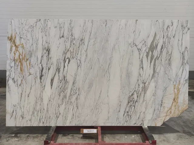 Слэб из мрамора STATUARIO полированный 2800x1770x20 мм, код 16377