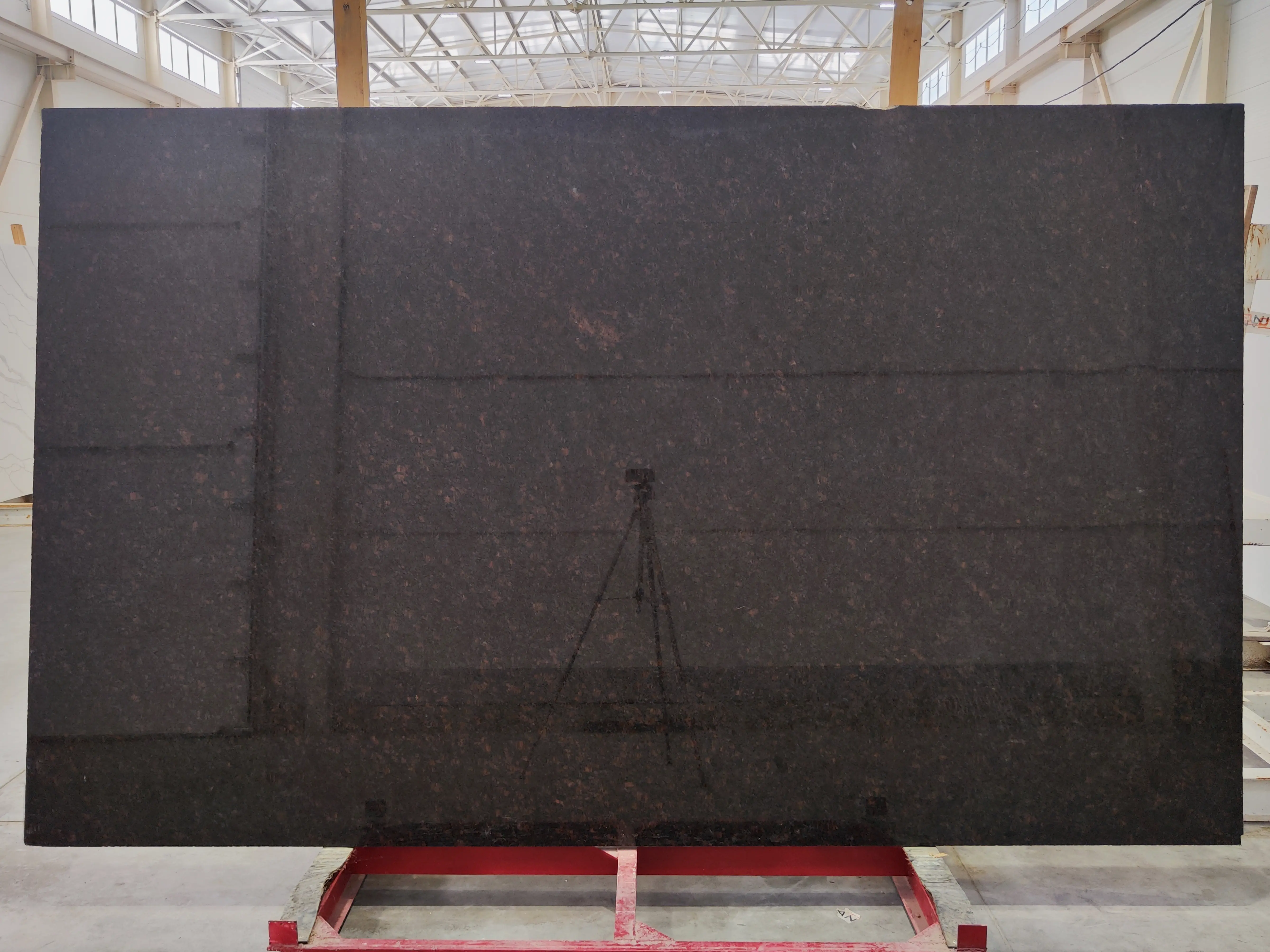 Слэб из гранита TAN BROWN полированный 3320x1880x20 мм, код 24615