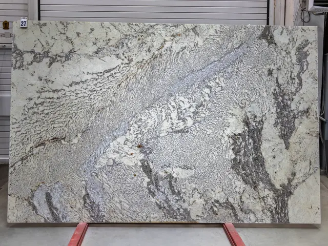 Слэб из гранита REAL BLANСO полированный 3210x2070x20 мм, код 28490