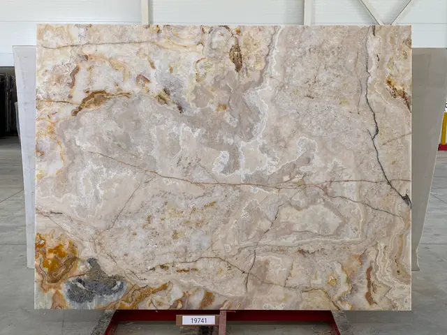 Слэб из оникса ONICE VIOLA полированный 2500x1900x20 мм, код 19741