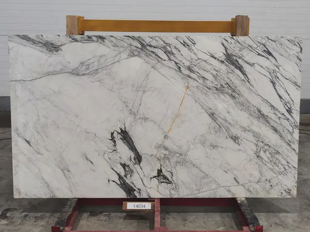 Слэб из мрамора STATUARIO полированный 2550x1450x20 мм, код 14034
