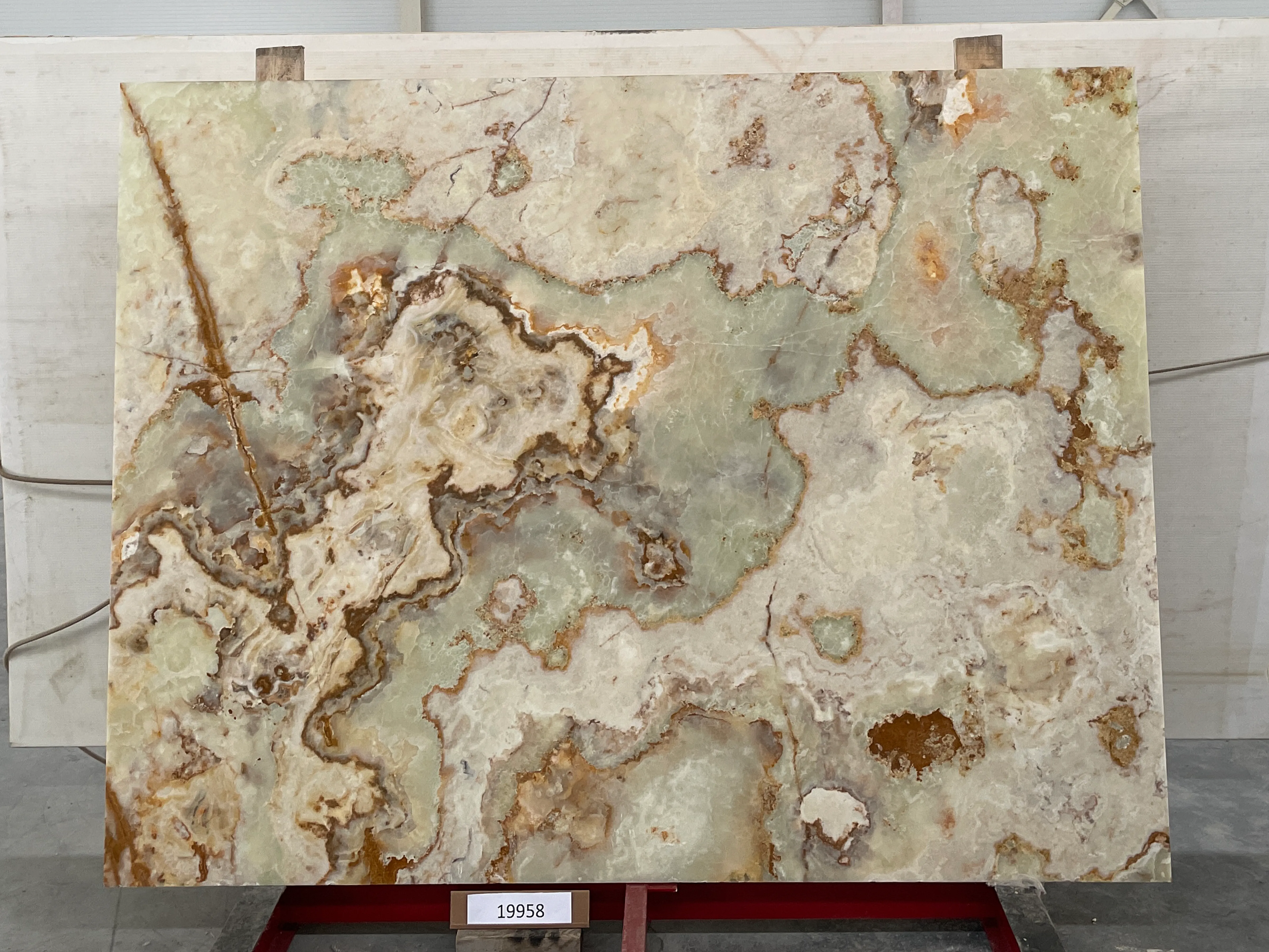 Слэб из оникса ONICE WHITE FLORENCE полированный 2130x1780x20 мм, код 19958