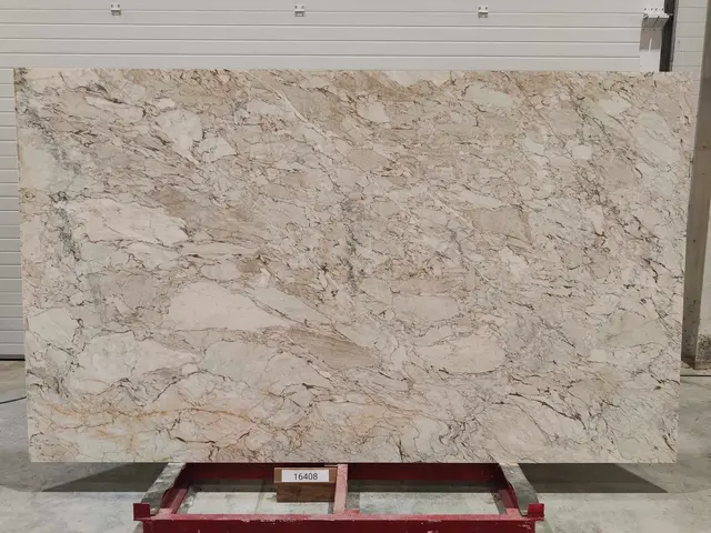 Слэб из мрамора CALACATTA CREMO полированный 2950x1750x20 мм, код 16408