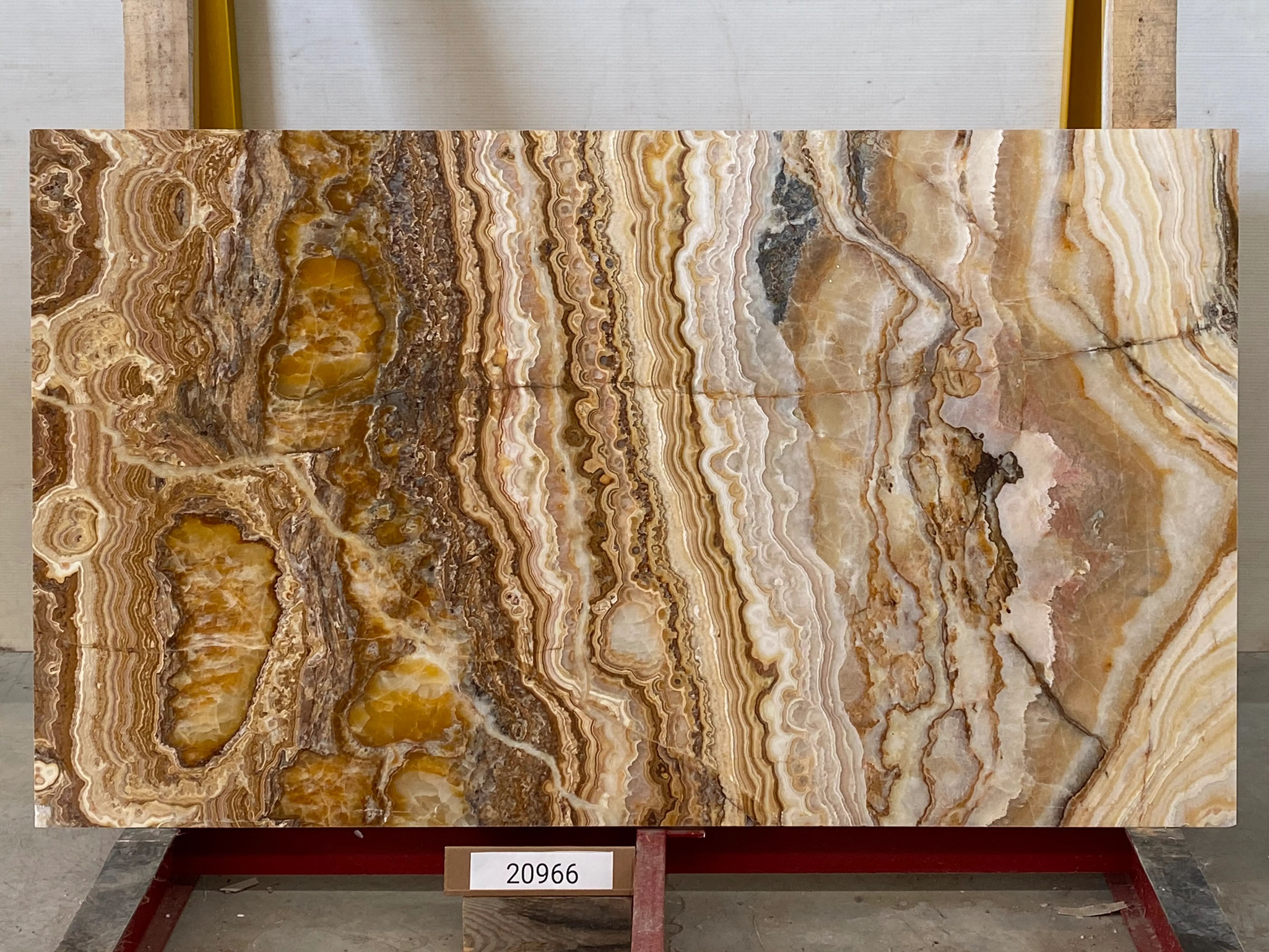 Слэб из оникса ONICE ROMANTIC BROWN полированный 1810x1050x20 мм, код 20966