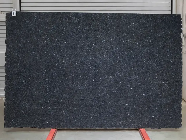 Слэб из лабрадорита BLUE PEARL полированный 2930x1910x20 мм, код 28470