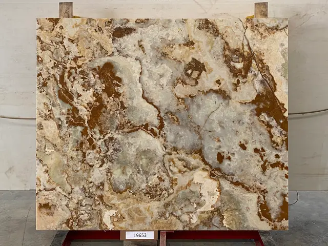 Слэб из оникса VERDE полированный 1900x1600x20 мм, код 19653