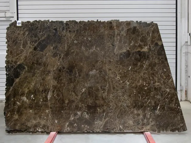 Слэб из мрамора EMPERADOR DARK полированный 2450x1720x20 мм, код 25807