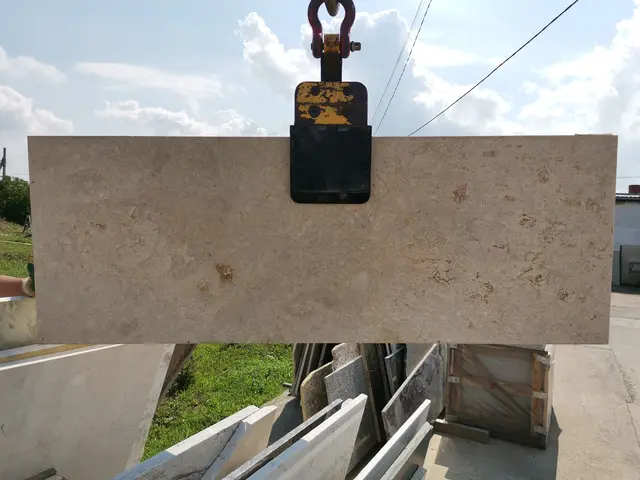 Полоса из мрамора VENEZIA DELICATO полированный 1560x560x20 мм, код 14250