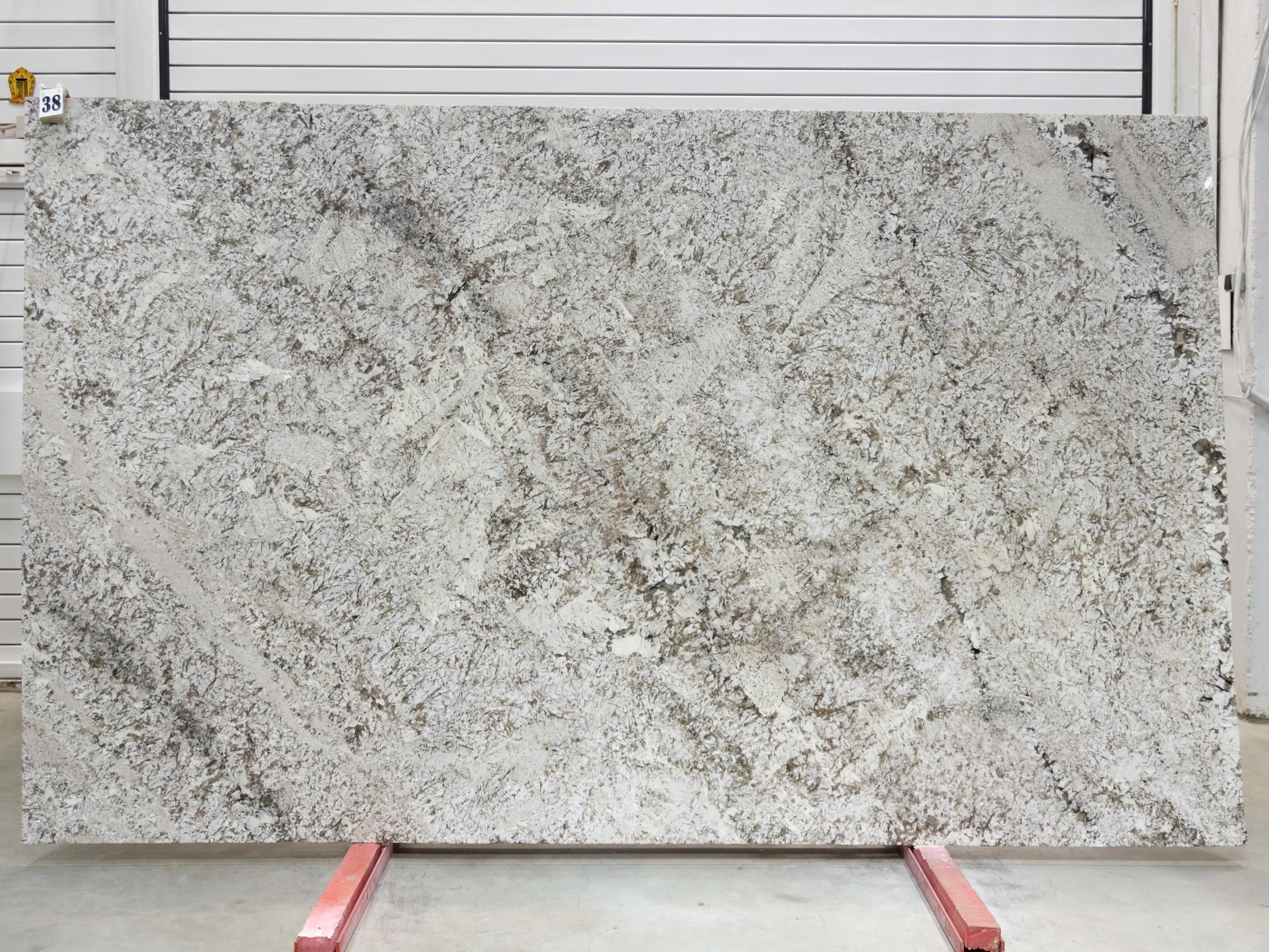 Слэб из гранита CREMA ANTICO полированный 3260x2000x30 мм, код 25702