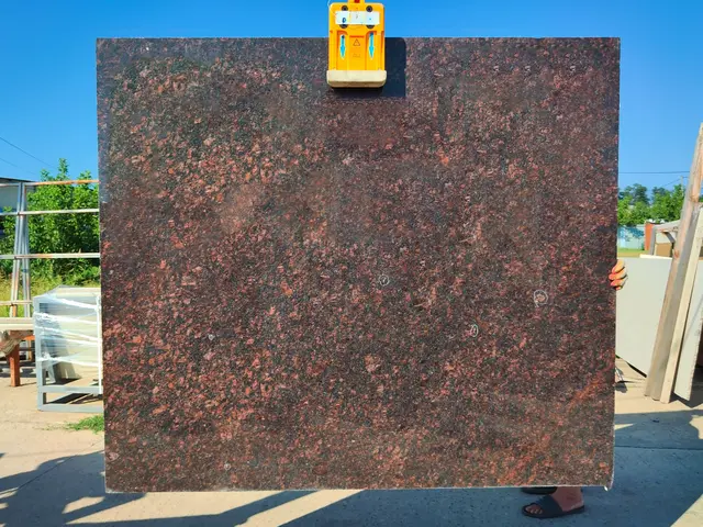Слэб из гранита TAN BROWN полированный 1860x1630x20 мм, код 28522